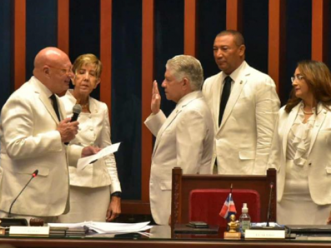 Senado escoge a unanimidad a Eduardo Estrella como su presidente