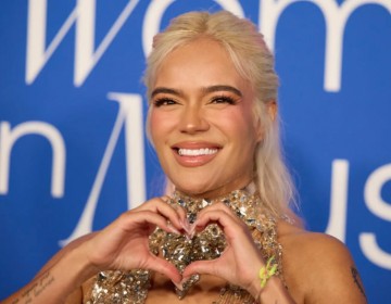 Karol G noquea a Peso Pluma y a Bad Bunny en Premios Latin Billboard