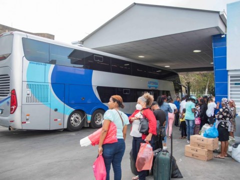 Choferes del Sur, Este y Cibao no subieron precios de pasajes en esta Semana Santa