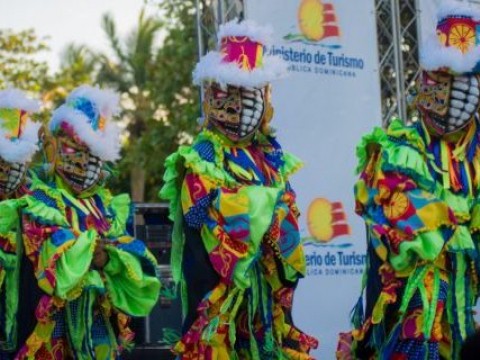 Contin&uacute;a la alegr&iacute;a, colorido y buena m&uacute;sica en la cuarta entrega de Carnaval Puerto Plata