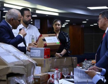 La experiencia internacional y local compiten para imprimir la nueva c&eacute;dula