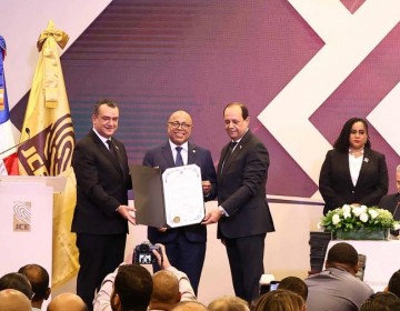 La Junta Central Electoral entrega certificados a los diputados electos en las elecciones de mayo
