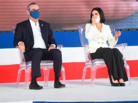 Familia Abinader con opiniones diferentes sobre el aborto