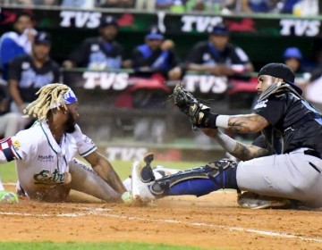 Las imparables Estrellas silenciaron al Licey y se despegan en la punta