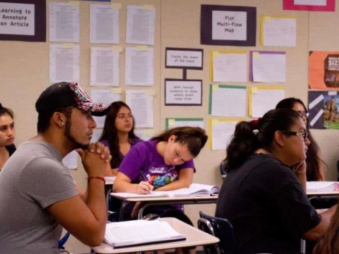 Gobierno de Biden destina 40 millones de d&oacute;lares para instituciones que educan a latinos