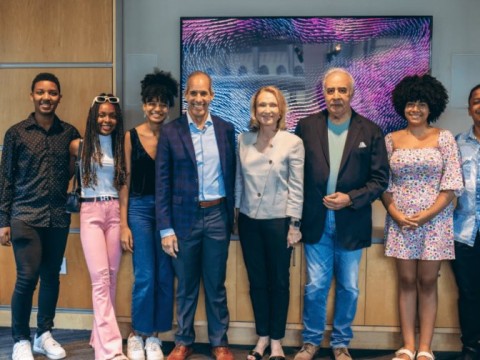 AES Dominicana e ITABO felicitan al ganador de la beca Nicky Jam