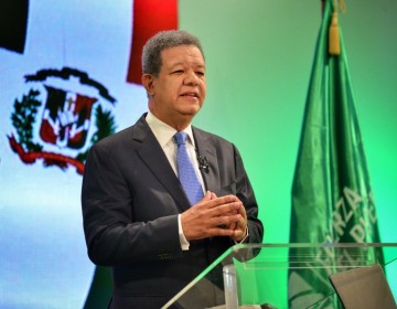 Leonel encabeza juramentaciones y multitudinarios actos en provincias