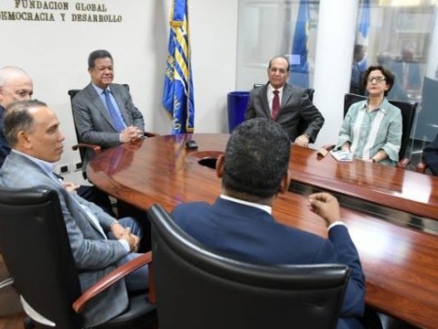 Leonel se re&uacute;ne con el pleno de la JCE en Funglode