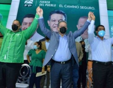 Alcalde de SDN pasa a las filas de la Fuerza del Pueblo 