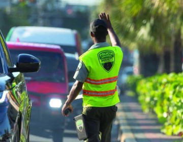 Los extranjeros tambi&eacute;n necesitan de una licencia habilitada para conducir en RD