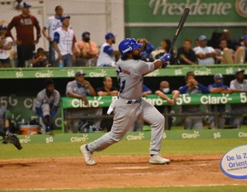 Licey escala el segundo lugar al ganarle a las Estrellas