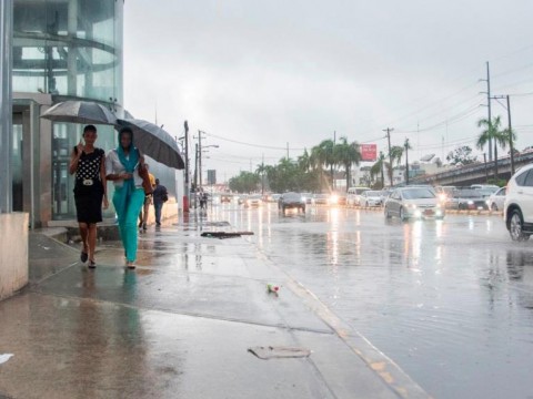 Vaguada y onda tropical provocar&aacute;n aguaceros este jueves y viernes; cuatro provincias en alerta