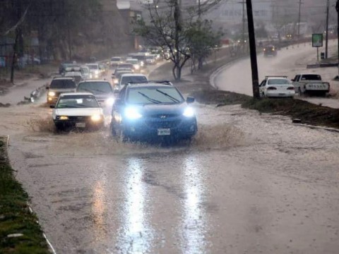 Alerta roja en el norte de Honduras por crecida del r&iacute;o m&aacute;s grande y vaguada
