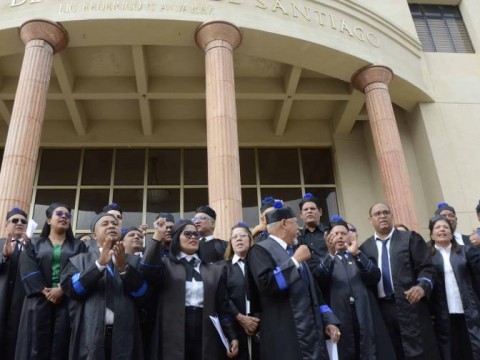 Los fiscales vuelven a paralizar sus labores en el distrito judicial de Santiago