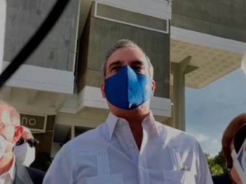 Presidente Abinader dice estudiantes retornar&aacute;n a las aulas luego de completar Fase1 