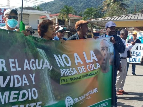 Marcha y concentraci&oacute;n en Bonao en contra de la Barrick Gold y la presa de cola