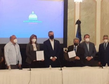 Gobierno anuncia aumento de 30% a los m&eacute;dicos a partir de Junio 2021