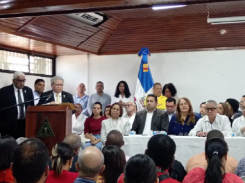 M&eacute;dicos volver&aacute;n a reunirse este viernes 15 con el presidente Luis Abinader