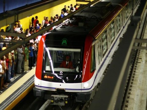Aver&iacute;a provoca retrasos en el Metro de Santo Domingo