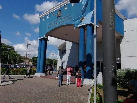 Haitianos se quejan por tiempo para renovar permiso en Migraci&oacute;n