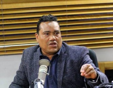 Miguel Céspedes también critica letras de canciones urbanas, pero luego se retracta y pide disculpas