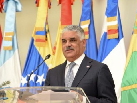 Miguel Vargas arriba a El Salvador para participar en traspaso Presidencia de la Celac