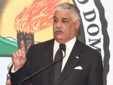 Miguel Vargas deplora JCE haya sido &laquo;incapaz de prever y resolver&raquo; fallos en equipos
