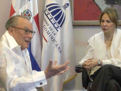 Ministra de Cultura se re&uacute;ne con el empresario Frank Rainieri