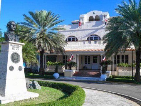 Fallece embajador Enriquillo del Rosario Ceballos