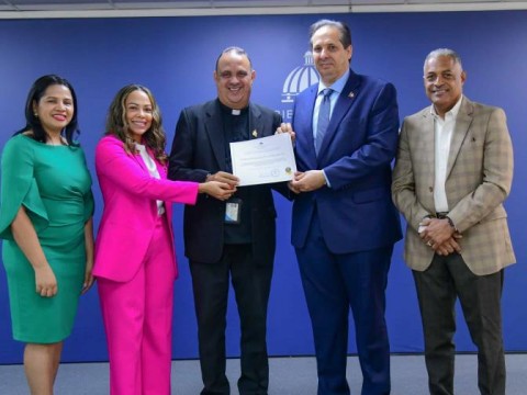 Ministerio de Salud reconoce a 29 instituciones sin fines de lucro por su buen desempe&ntilde;o