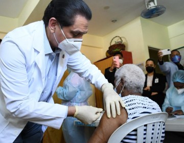 Faltan m&aacute;s de 400 mil personas por vacunar para llegar al 70%