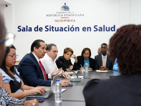 Ministro asegura aumento salarial beneficiar&aacute; a casi todo el personal del sector salud