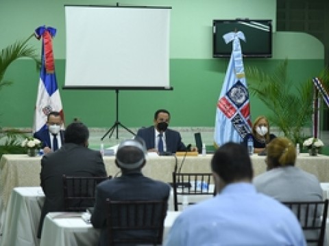 Educaci&oacute;n &lsquo;tumba&rsquo; de agenda tema sobre tanda extendida