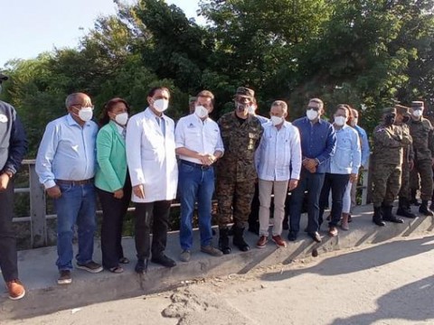 Ministros de Defensa, Salud e Industria encabezan comisi&oacute;n de vigilancia en mercado de Dajab&oacute;n