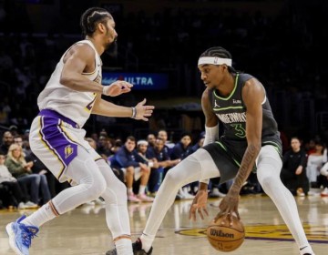 Reid suma 31 y los Timberwolves derrotan a Lakers 127-117 en ausencia de LeBron y Davis