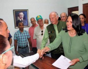 Minou Tav&aacute;rez inscribe pr&eacute;candidatura presidencial de Guillermo Moreno