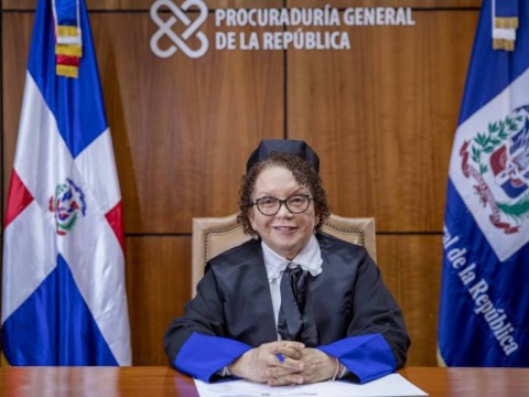 Miriam Germ&aacute;n acepta propuesta de Abinader de permanecer m&aacute;s tiempo en Procuradur&iacute;a