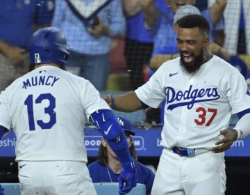 Heyward conecta HR de 3 carreras en octava y Dodgers remontan para vencer 6-3 a Marineros