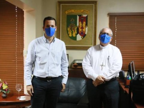 Monse&ntilde;or Benito &Aacute;ngeles recibe visita de Hugo Beras