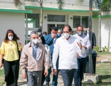 Gustavo Montalvo presenta proyecto Ciudad Juan Bosch al alcalde Manuel Jim&eacute;nez