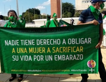 Feministas vuelven al congreso en reclamo de la despenalizaci&oacute;n del aborto en las tres causales