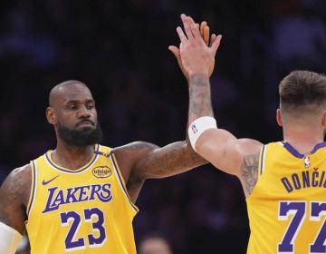 LeBron James gu&iacute;a a Lakers hacia su 4ta victoria consecutiva, 111-102 sobre Timberwolves