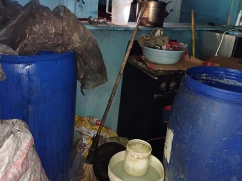 Apresan mujer de 69 a&ntilde;os por operar laboratorio de alcohol adulterado en San Pedro de Macor&iacute;s