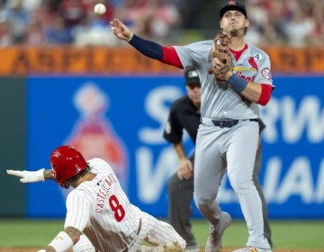 Nolan Gorman pega jonr&oacute;n y remolca la carrera del triunfo de Cardenales sobre Filis en la 10ma