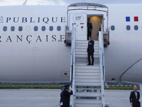 El presidente franc&eacute;s vuela a Nueva Caledonia, sacudida por los disturbios