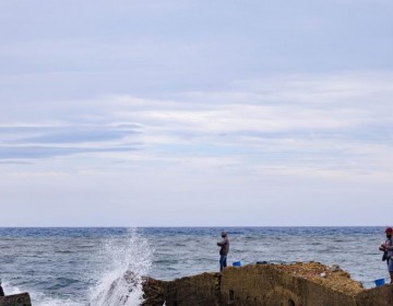 Lluvias escasas sobre el pa&iacute;s este jueves y oleaje peligroso en la costa norte