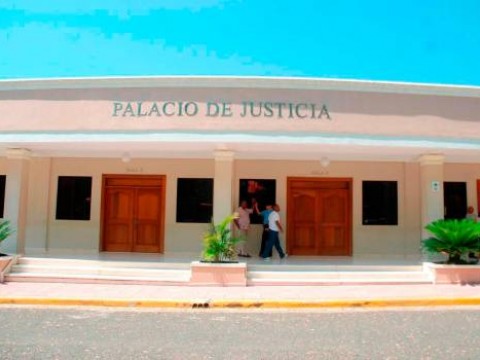 Padre de adolescente acusada de autosecuestro rechaza acusaci&oacute;n contra su hija