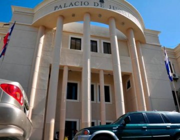 En Fiscal&iacute;a de La Vega banda robaba armas que formaban parte de las evidencias