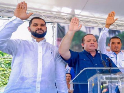 De la oposici&oacute;n al Gobierno, PRM juramenta a regidores de Guayacanes que eran del PLD y FP