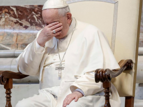 El papa recibir&aacute; infiltraciones para su dolor de rodilla
